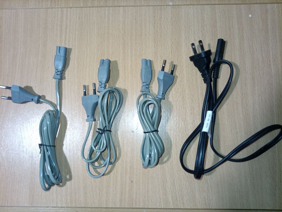 Мережевий шнур C7 , 2-pin.  кабель живлення для радіоприймача . Роз'єм IEC C7.