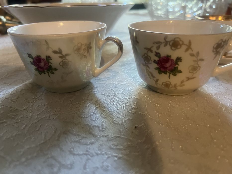Продам  сервизы кофейные,чайные и чайные пары  .