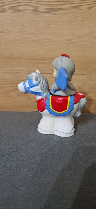 Sprzedam figurkę konia z rycerzem