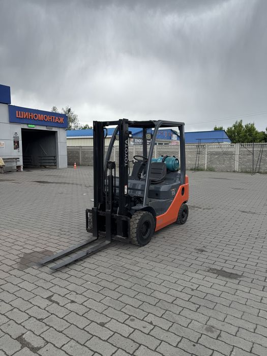 Навантажувач TOYOTA 02-8FG15