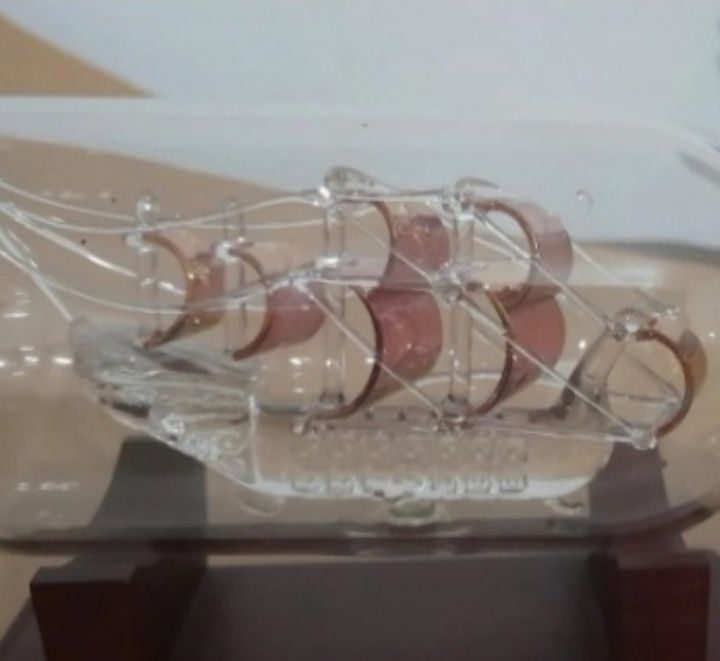 Caravela do séc. XVI dentro de garrafa em vidro