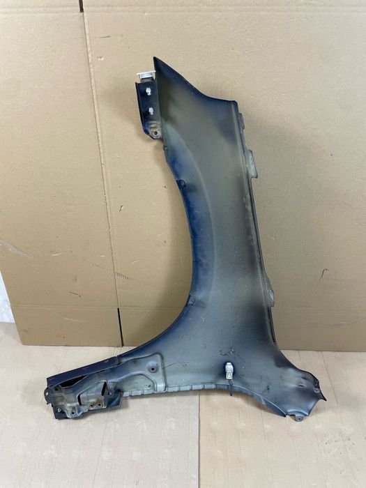 Suzuki Grand Vitara 2 II 05-08r Błotnik Prawy Przód Kolor Z2U C08