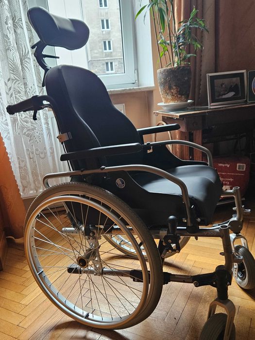 wózek dla osoby niepełnosprawnej.