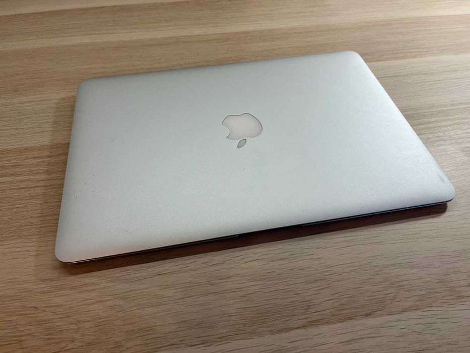 MacBook Air A1466, i7, 8GB RAM, 256GB, stan BDB, zestaw, 2x zasilacz