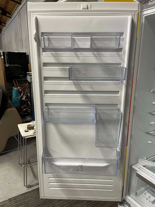 Chłodziarko-zamrażarka do zabudowy Electrolux MultiSpace ENN3074EFW