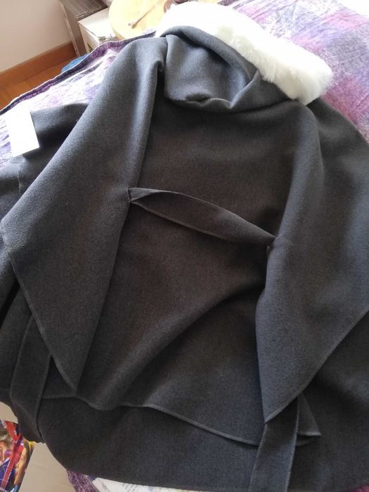 Capa jovem com capuz nova com etiqueta