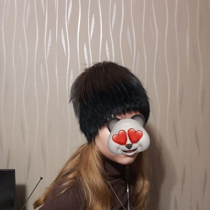 Шапка вʼязана з хутром Мерелін