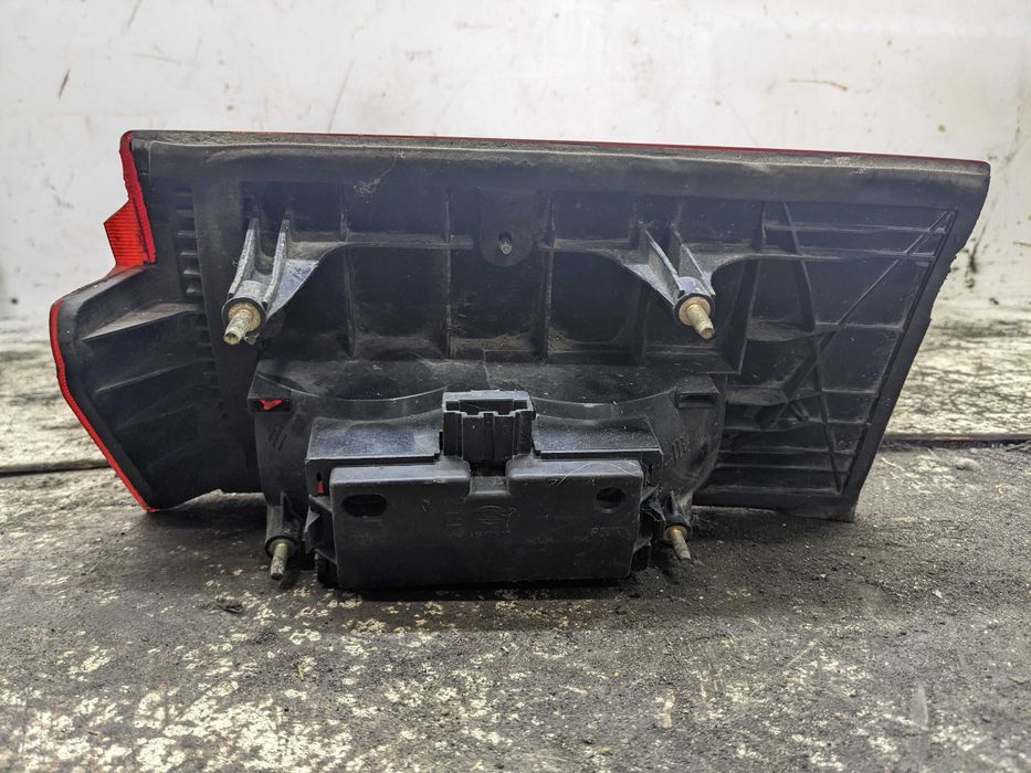 Seat Toledo I Lampa Prawa Tylna Prawy Tył PT W Klapę