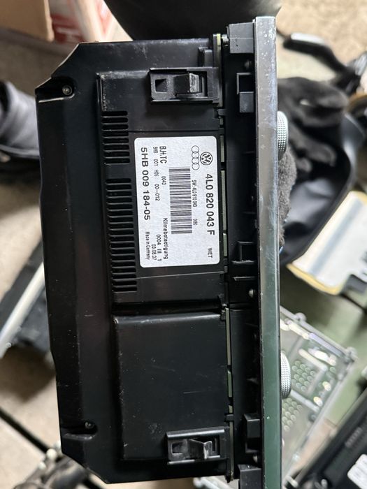 Элементы салона Ауди Q7 (руль,дефлекторы,приборка,климат)