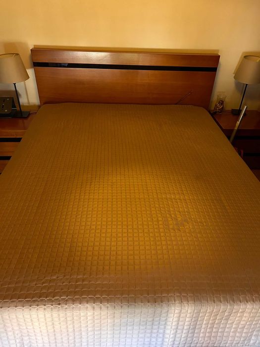 Cama casal 160x200 + 2 mesas + colchão – como novo / sem uso