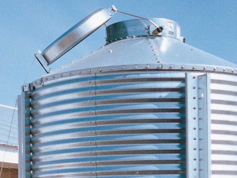 Pokrywa  z zamkiem sprężynowym + kołnierz  do silosów paszowych