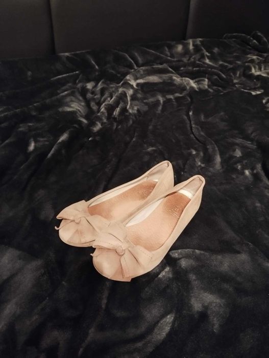 Buty damskie z kokartka