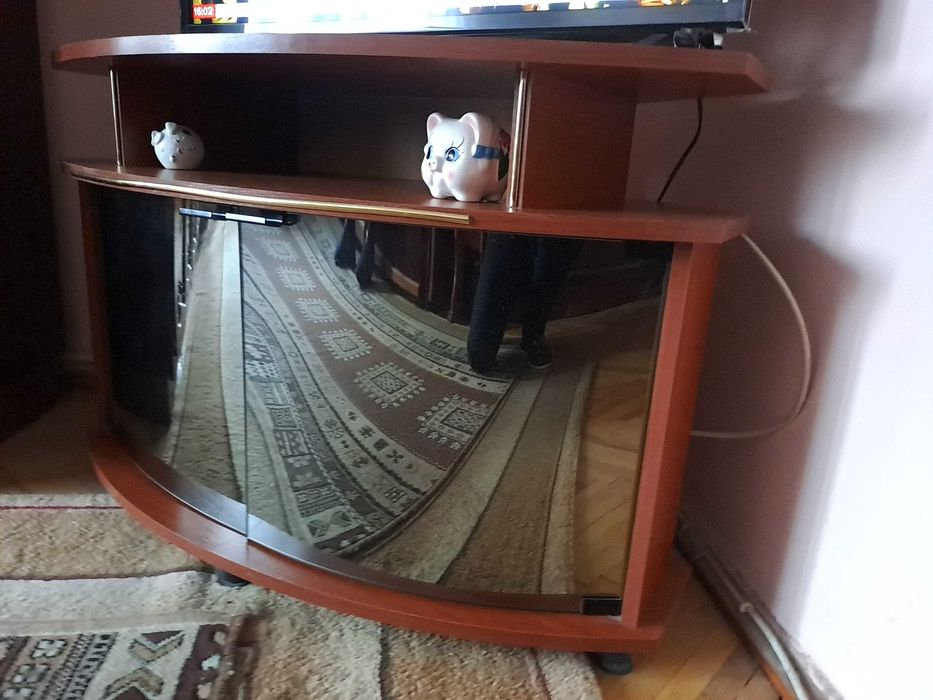 Продається тумбочка під телевізор