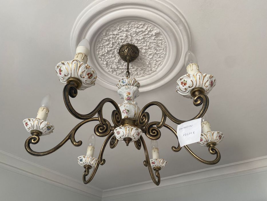 Candeeiro em porcelana com seis lâmpadas