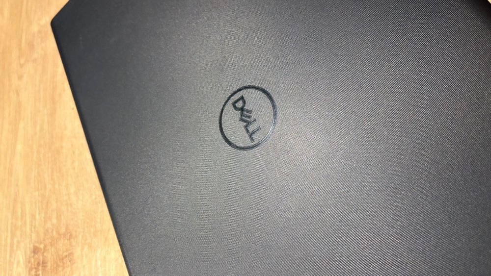Ноутбук Dell Vostro 3520
