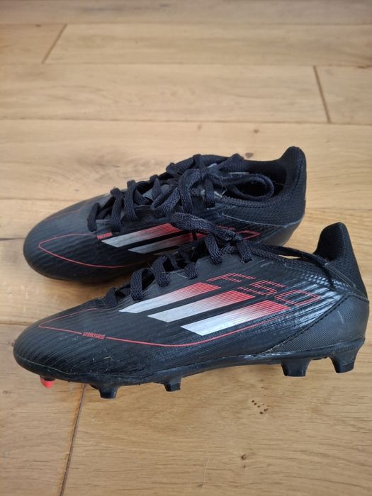 Sportowe buty do piłki nożnej rozm. 33,5