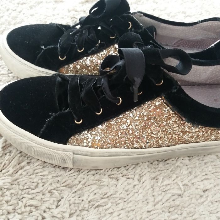 sapatilha Cristina preta com gliter dourado tamanho 41