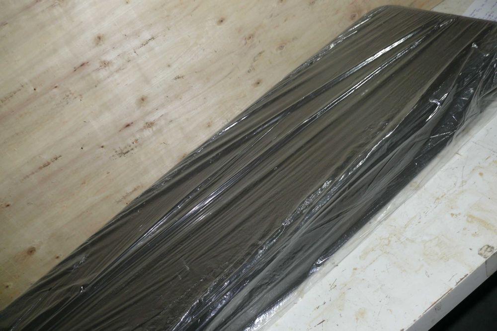 Banco dobrável da marca DIEMPI, na cor preta.