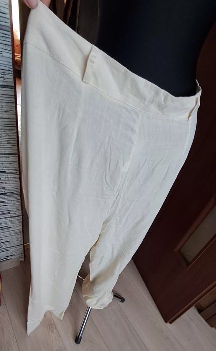 Oddychajace,przewiewne spodnie z wys.stanem i szer nogawkami