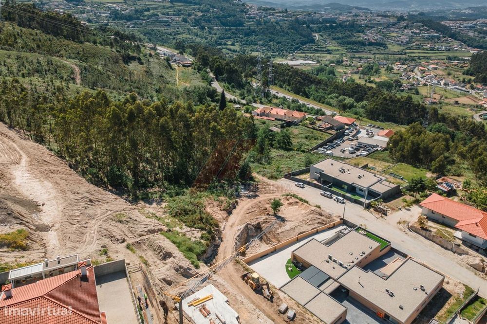 Terreno com Projeto Aprovado – Excelente Oportunidade !