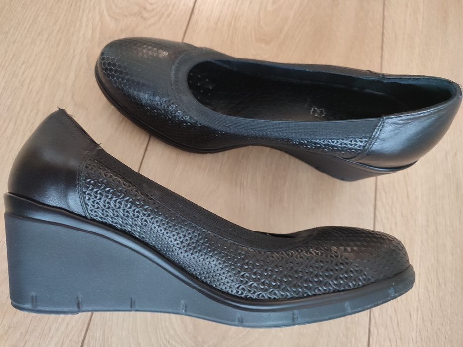 Buty skórzane 36 na koturnie