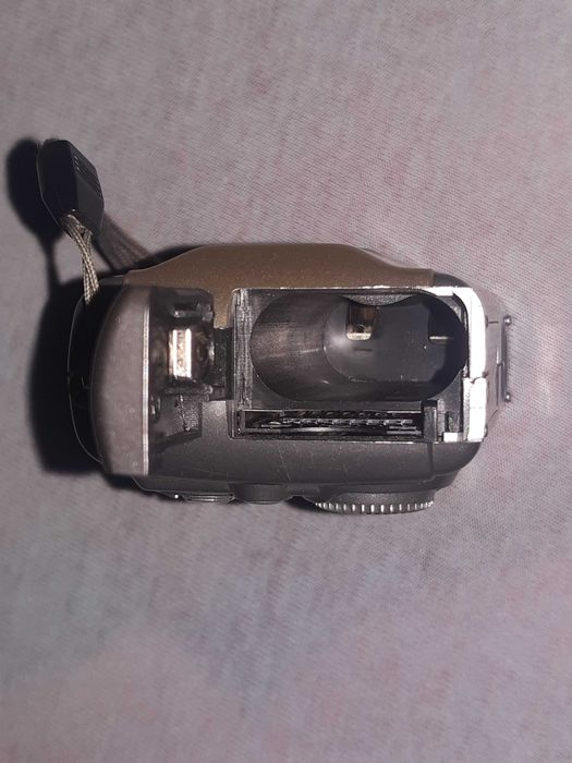 Mini aparat cyfrowy z początku lat 2000 MT411