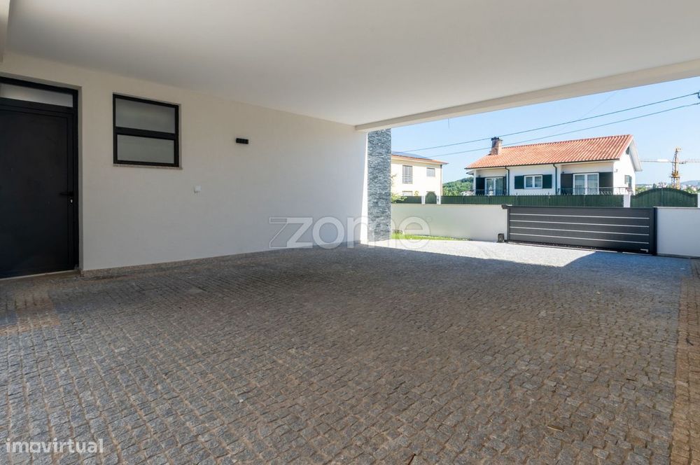 Moradia individual T4 em Ferreiros, Braga