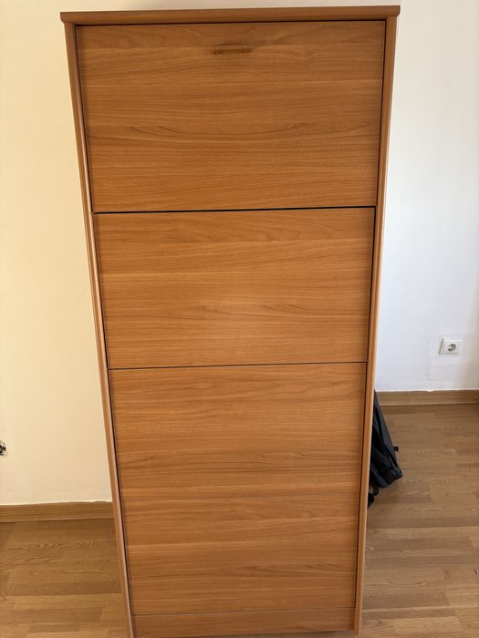 Sapateira de parede em otimo estado