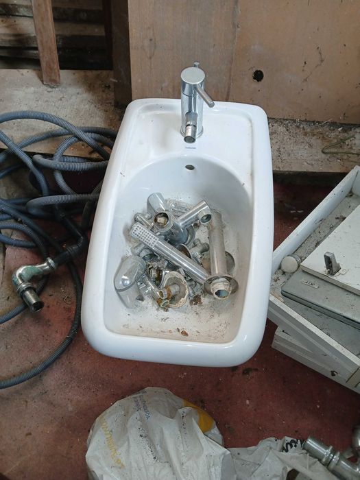Móvel de casa de banho com duas pias completo.