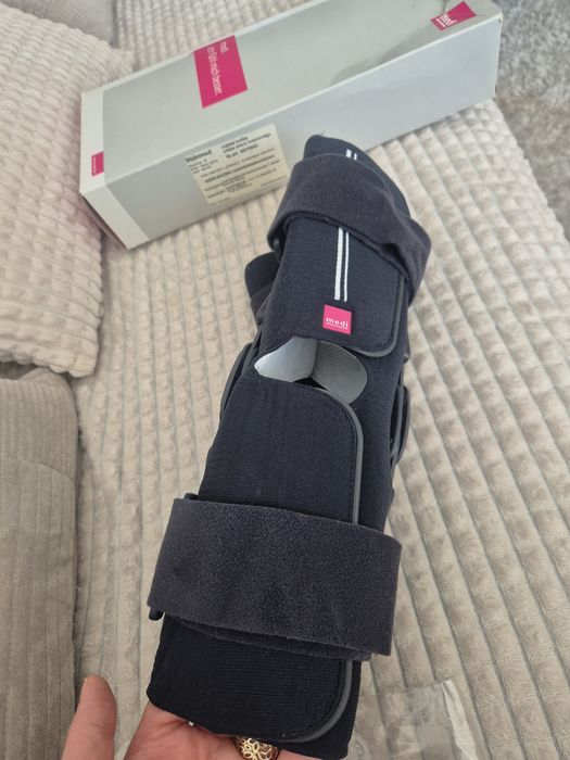 Miękka orteza stawu kolanowego ze stabilizatorem. M