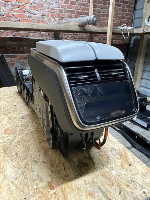 Консоль  Rivian