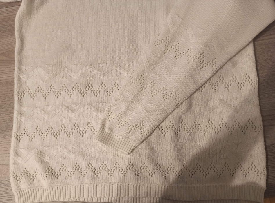 Biały sweter golf ażurowy damski