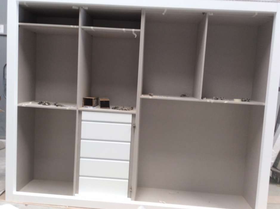 Fazemos roupeiros de todas as medidas,lacados ou pintados,embutidos.