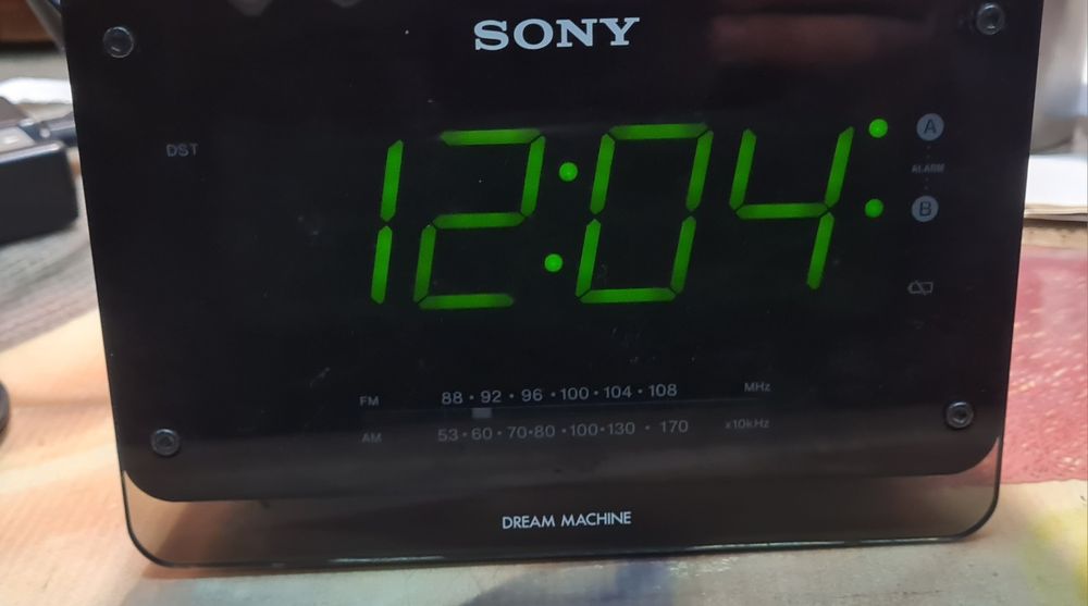 Радиоприемник,радиочасы sony icf-c414 dream machine. ,статуэтка,sharp