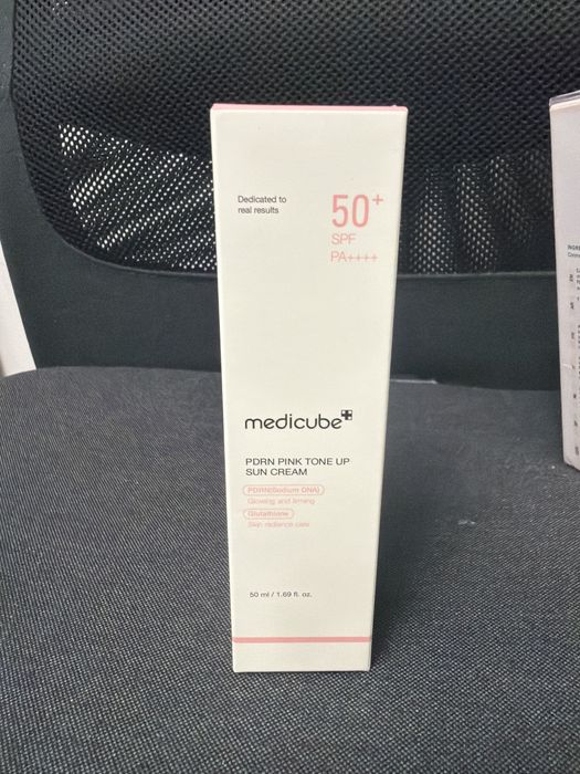 Medicube pdrn pink tone up sun cream  50 + spf