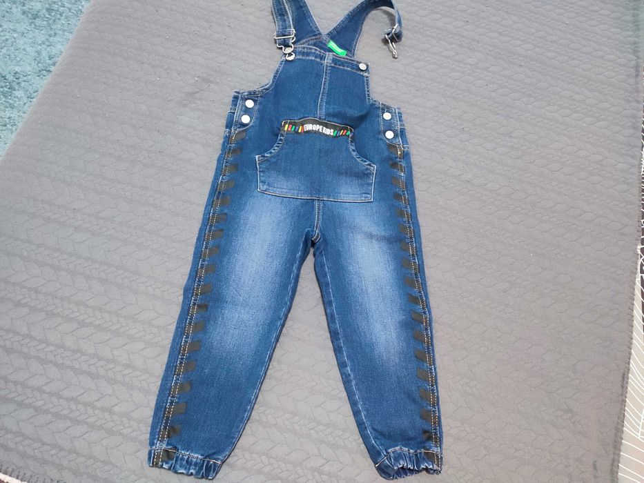 Calças e jardineiras de menino