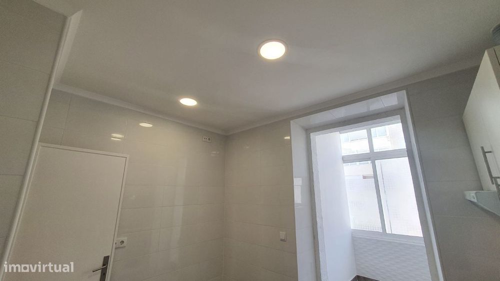 T3+1 , 100m2, 2wc, 2ºandar, cozinha equipada, Campo de Ourique