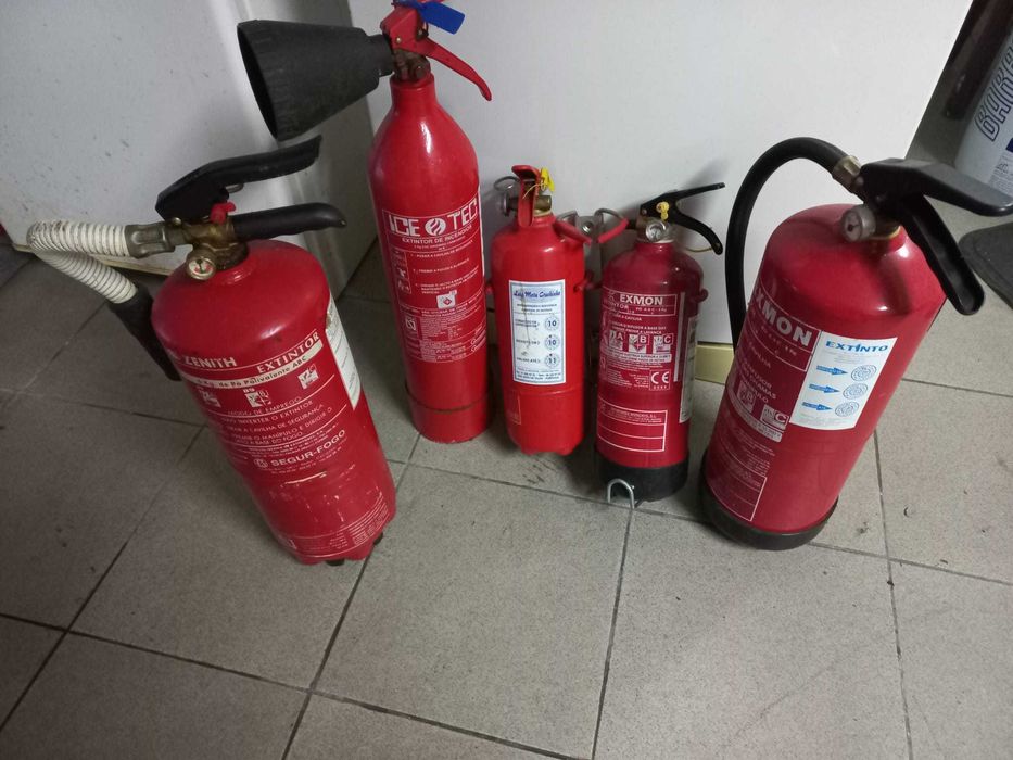 Artigos para café ou restaurante, extintores, estrados, tampas buffet
