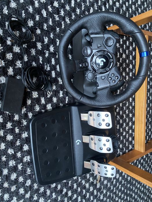 Logitech G923 Volante + Pedais