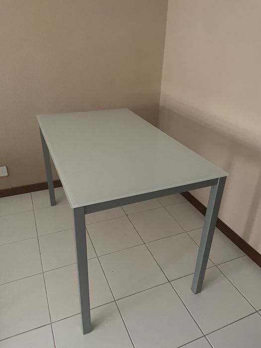 Mesa de cozinha - tampo vidro