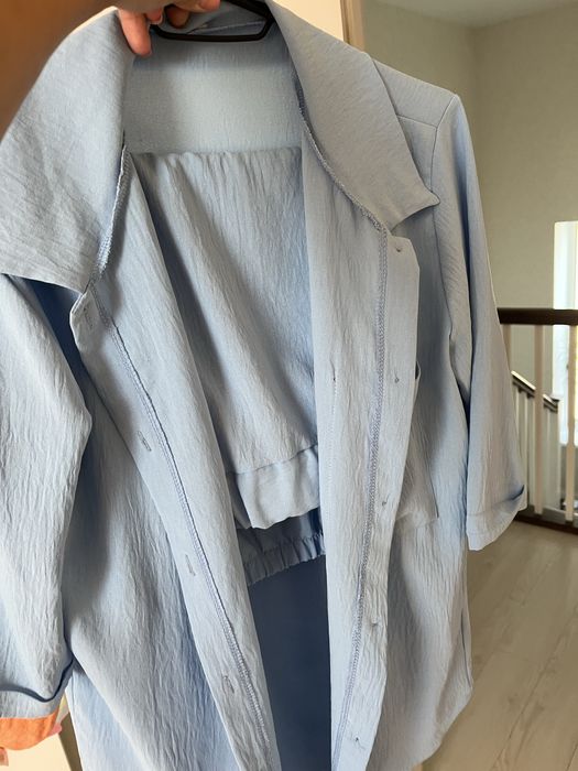 Легкий блакитний літній костюм