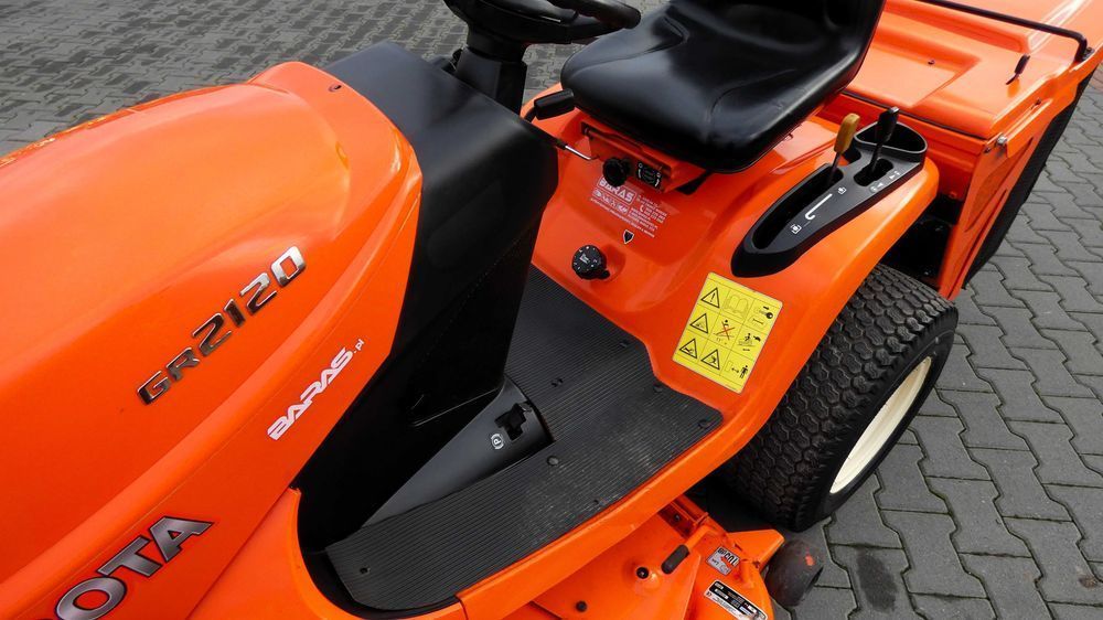 Traktorek kosiarka KUBOTA GR2120 4x4 Wspomaganie (121201.5) - Baras