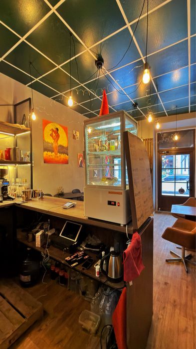 Продаж Кавʼярні, Старе місто (бізнес)