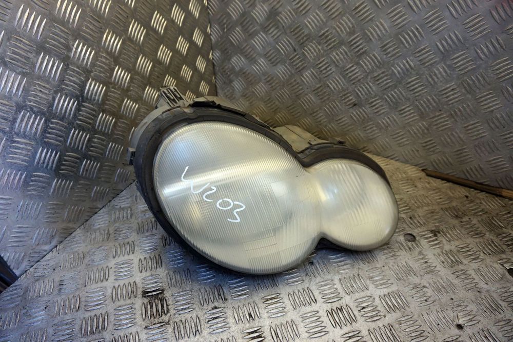 LAMPA PRZEDNIA PRAWA C-KLASA W203 A2038200461 MERCEDES 2000-2007