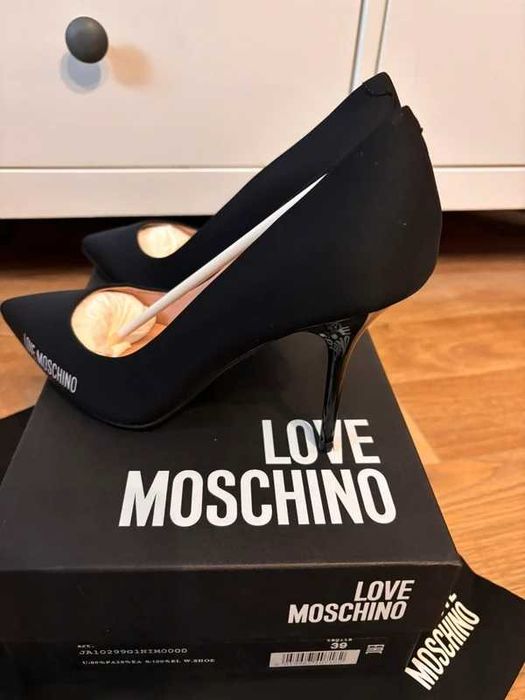 Czułenka Love Moschino