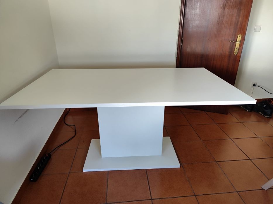 Mesa  com 4 cadeiras