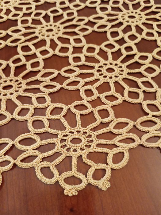 Bieżnik serwetka szydełkowa artystyczna praca