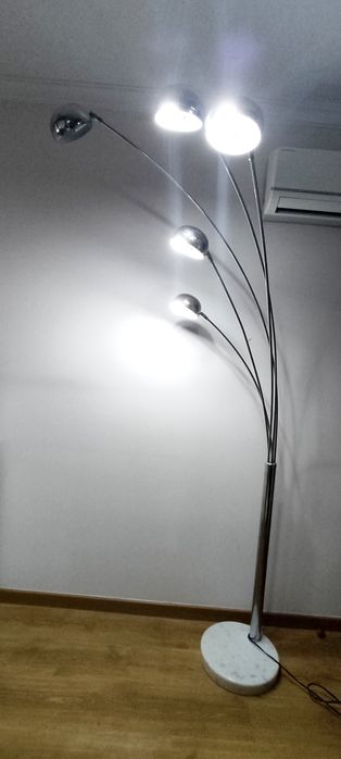 Candeeiro de pé alto