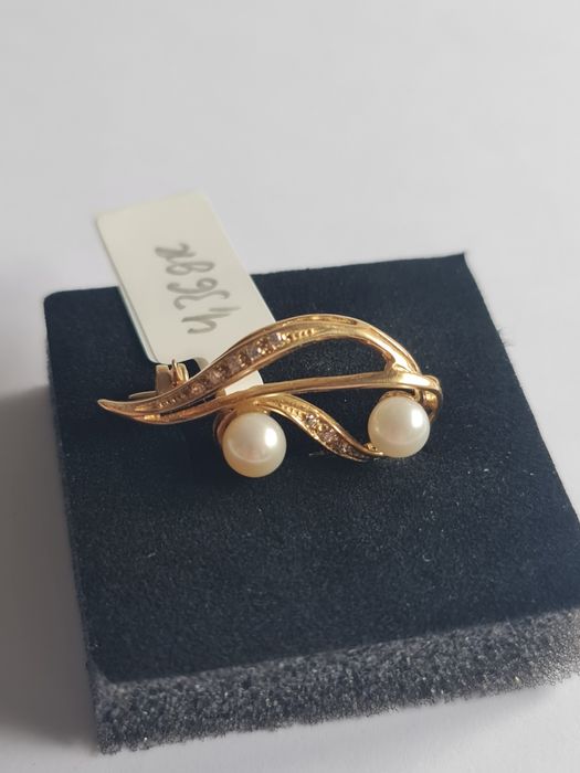 Alfinete ouro 19k com duas perolas
