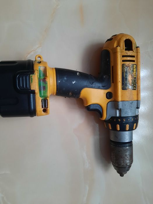 Шуруповерт DeWalt
